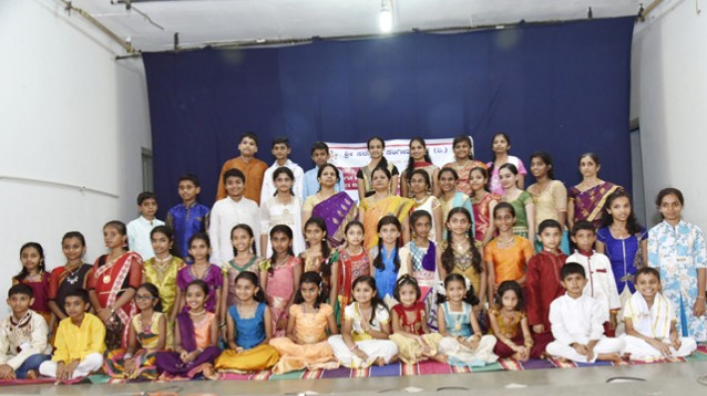 Bengaluru Kanchana sisters duet enthral the Audience with their ...