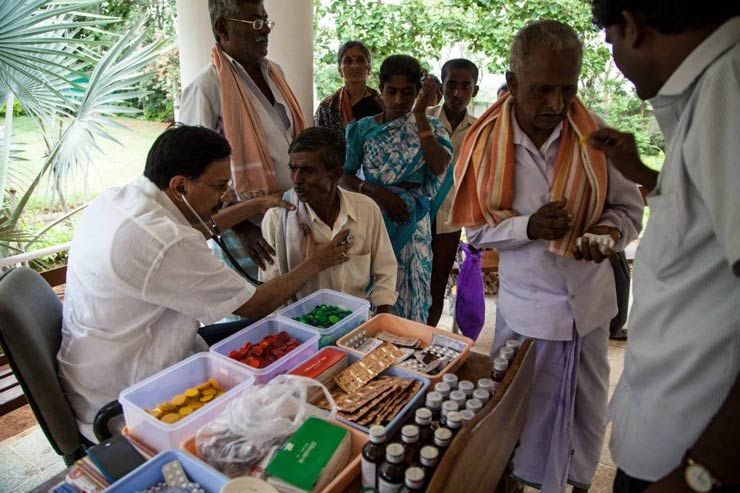 Dr. Ramana Rao himself who determines which category the patient falls under in terms of ailment. A yellow token indicates pain in the joints and body,  a  red token indicates allergic sickness and anemia (usually in women),and  a blue token indicates breathing disorders.