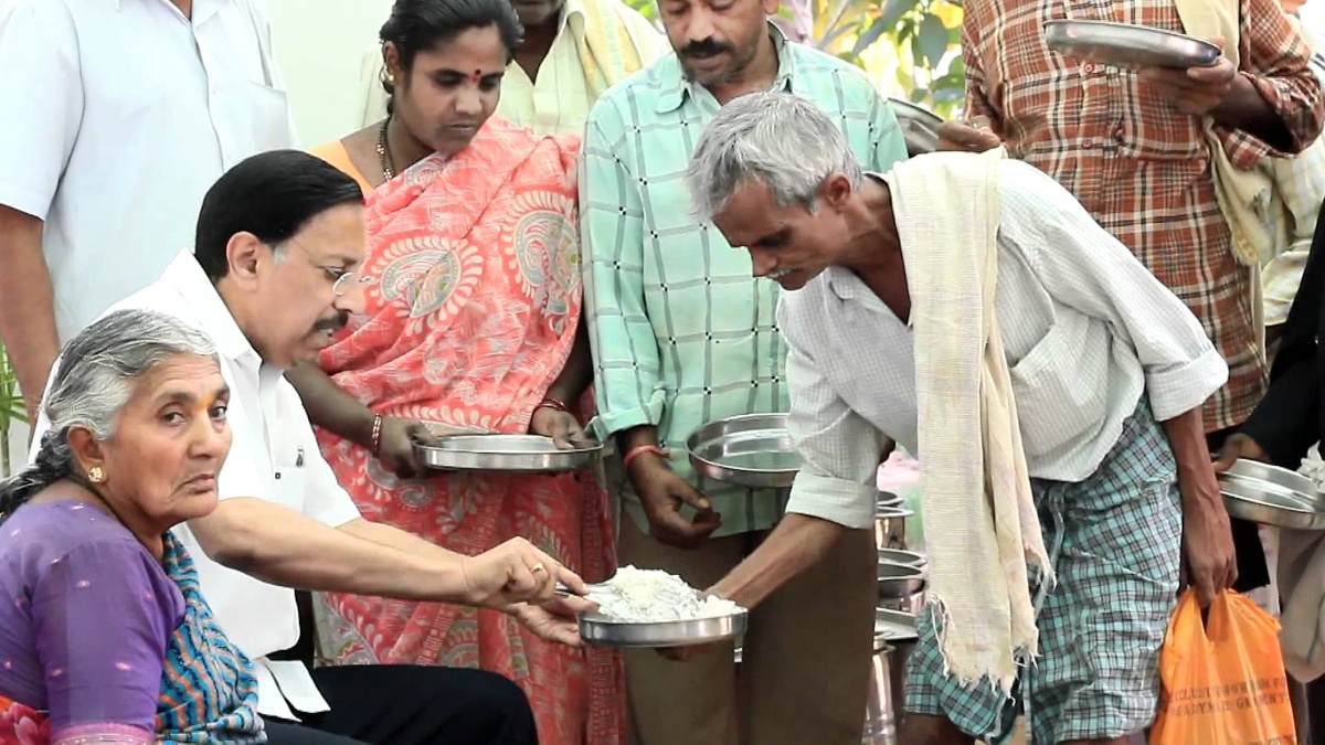 Free Food Service in Dr. Ramana Rao Village Clinic for Patients.