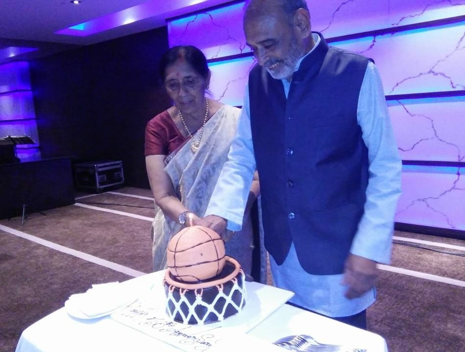 Poovma and Vaidyanathan  cutting the cake