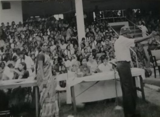 The crowd, which knew them well would start a parody on Poovi