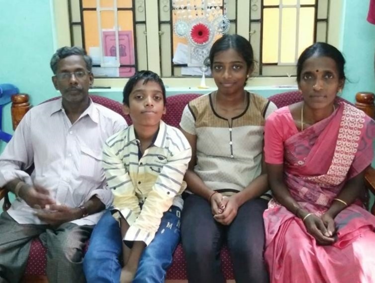 Rameshbabu Praggnanandhaa family.jpg