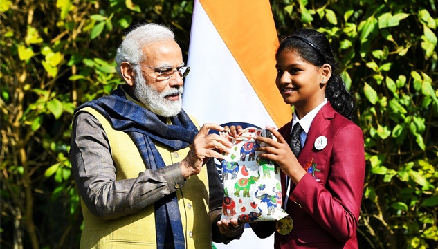 Prime Minister Shri Narendra Modi greeted and gleefully waived at Bal Puraskar Awarde Sharanya