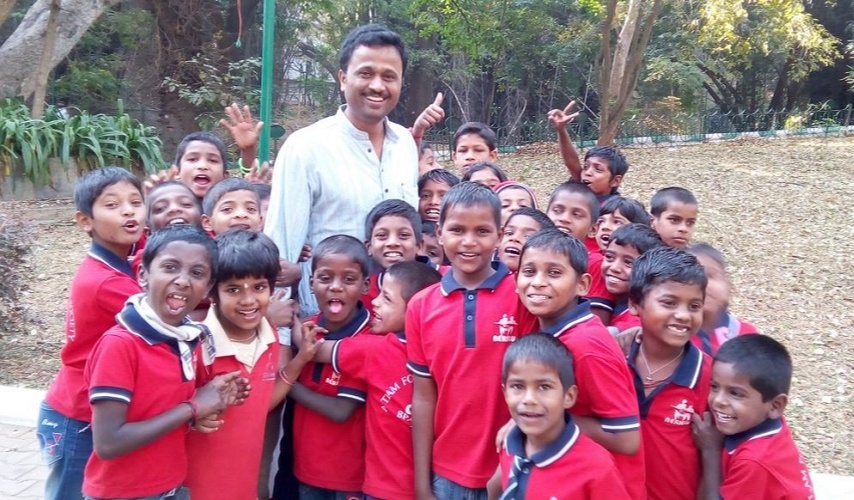 Gopinath R with kids at SPARSHA Trust