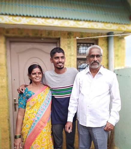 Chendrakanth Pasupuleti with his parents P. Sreenivasulu and P.Padmavathi