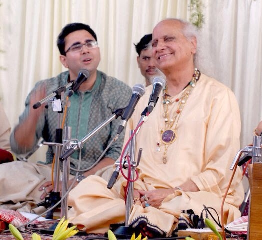 Sandeep accompanied Pandit Jasraj twice at the Sawai Gandharva Sangeet Mahotsav as a supporting vocalist