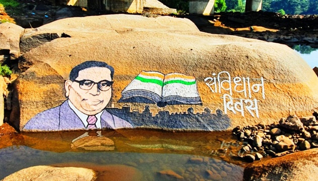 Suman Dabholkar painted the face of Dr B R Ambedkar on a large rock on the ocassion of the Constitution day