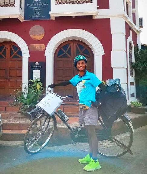 Still cycling to reach his destination Kashmir. Making tea and selling for expenses