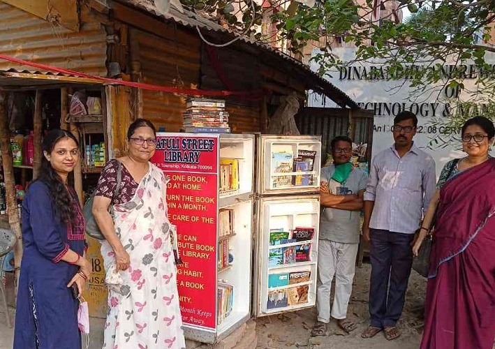 They transformed an old fridge into a cabinet, placed books in it, and converted it into a library