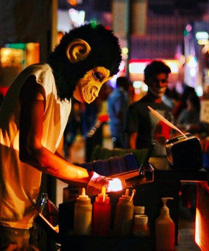 Around 75-100 customers flock to visit this eccentric man’s cart every day