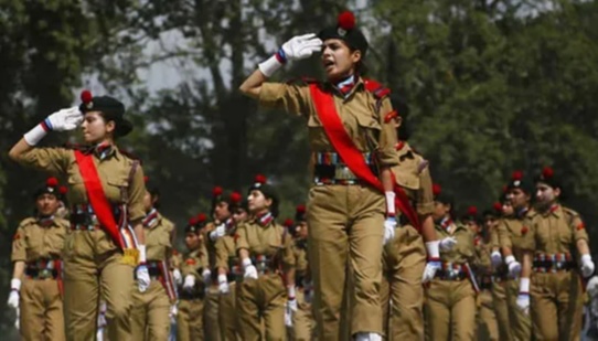 Hina had joined the male cadet wing of the NCC and has also earned an A certificate when she was in grade 10