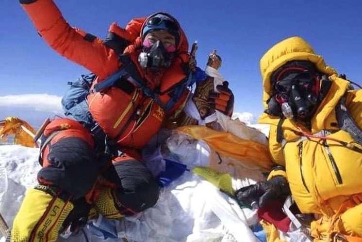 Tsang Yin-Hung - fastest woman to scale the world's highest peak, Mt. Everest