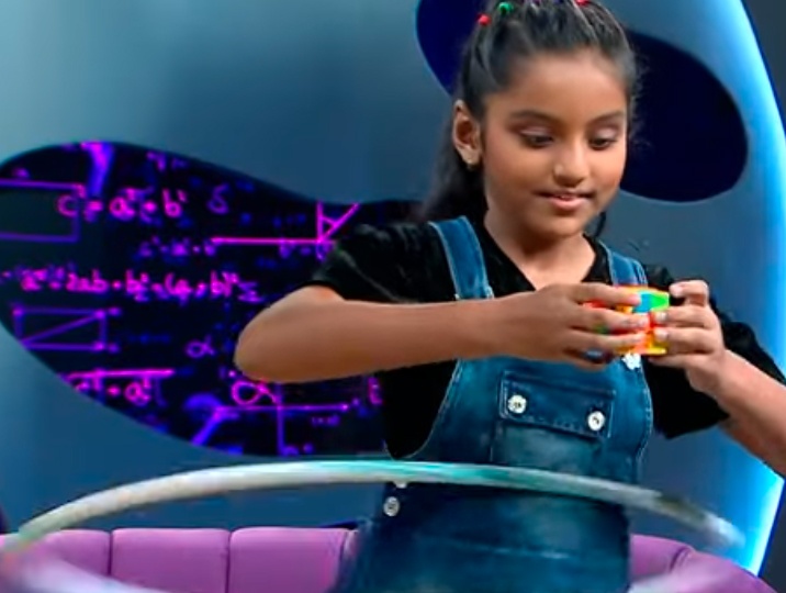 Avantika knows the best of mind-body coordination. Solves Rubiks cube while hula-hooping