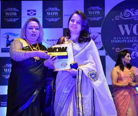 DreamHunt India also received the - Best Training Institute award from WOW publications