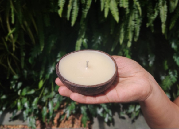 Coconut-seasoned candles from her collection are the best on the market - Thenga