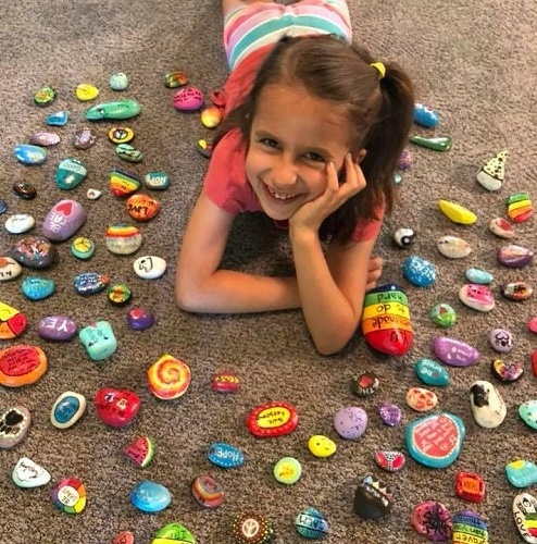 Non-verbal Ways To Spread Happiness Meet Nika Hirsch who is a 10-year-old girl from the United States